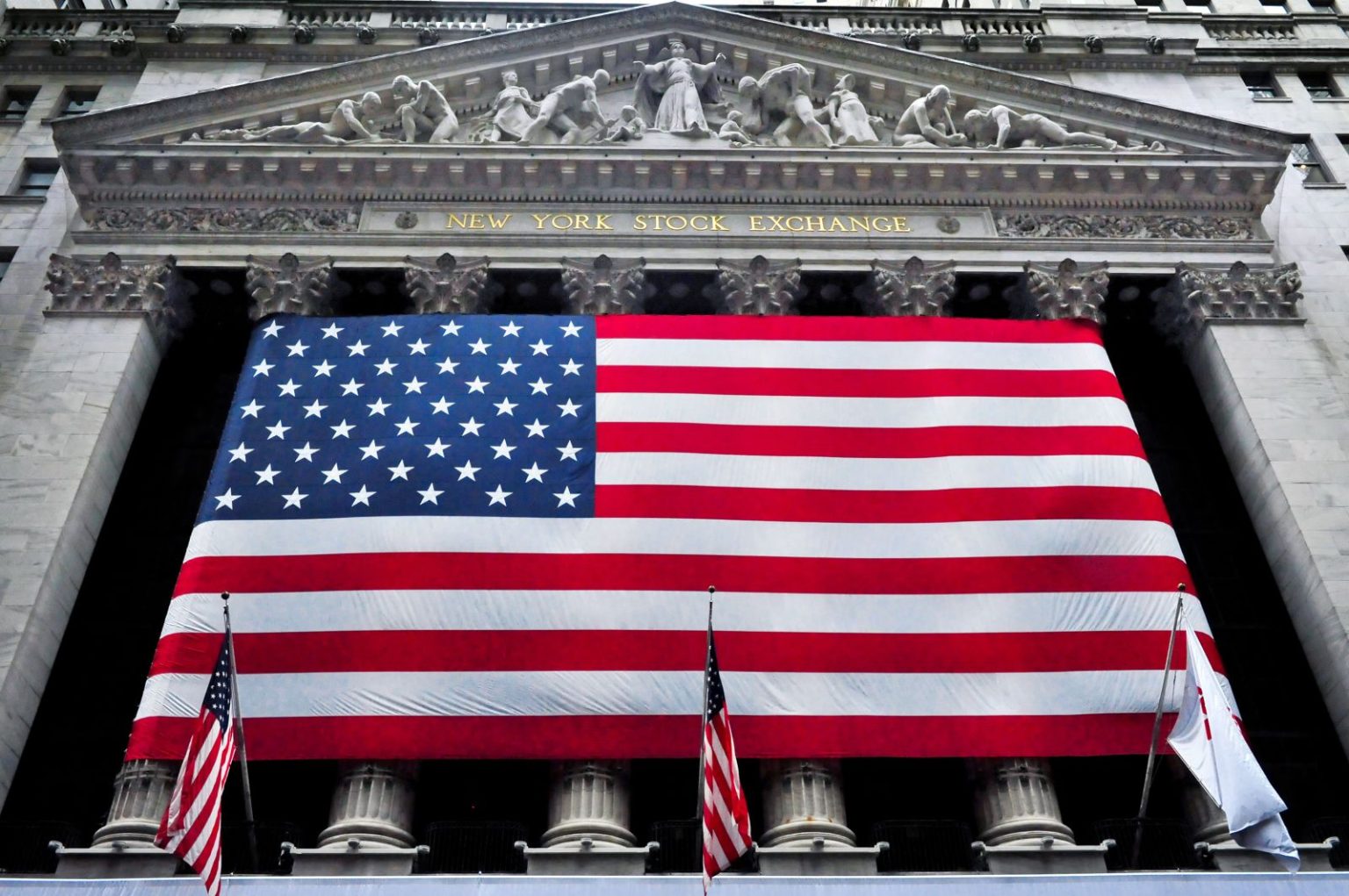 Inventory Indexes Settle Blended as Chipmakers Retreat Stock Indexes Settle Mixed as Chipmakers Retreat